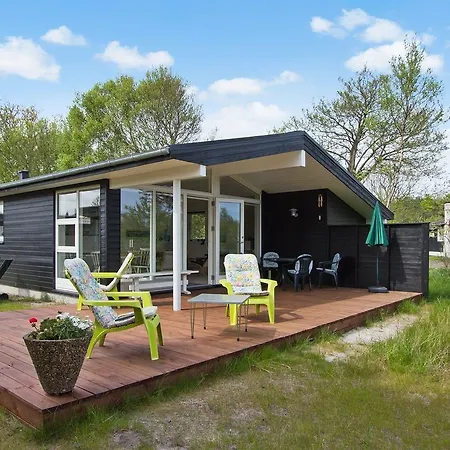 בית נופש Three-bedroom Holiday In *