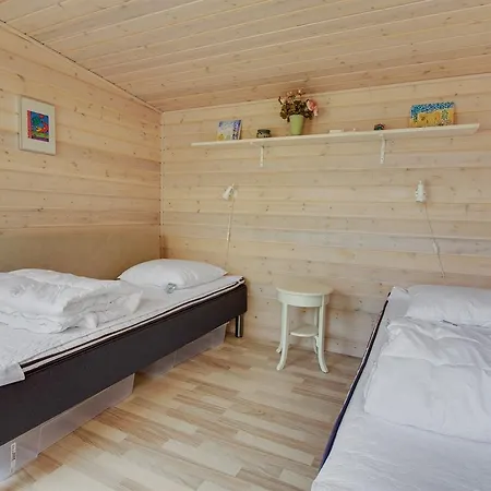 Three-bedroom Holiday In * הלס